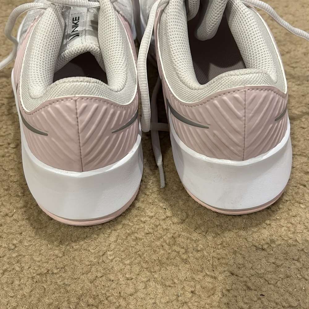 Nike - Picture 4 of 7